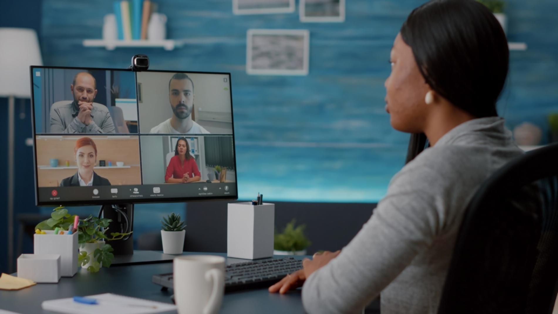 Sentiero naturale immerso nel verde dove hanno inizio i nostri percorsi meditativi